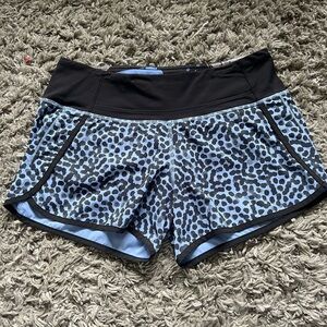 Lululemon shorts size 6, “vintage”/rare pattern!!!